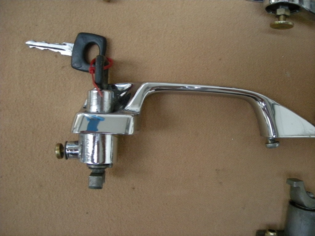 Türgriffe Satz (4 Griffe) und ein Heckdeckelschloss für Mercedes W115 – Bild 5