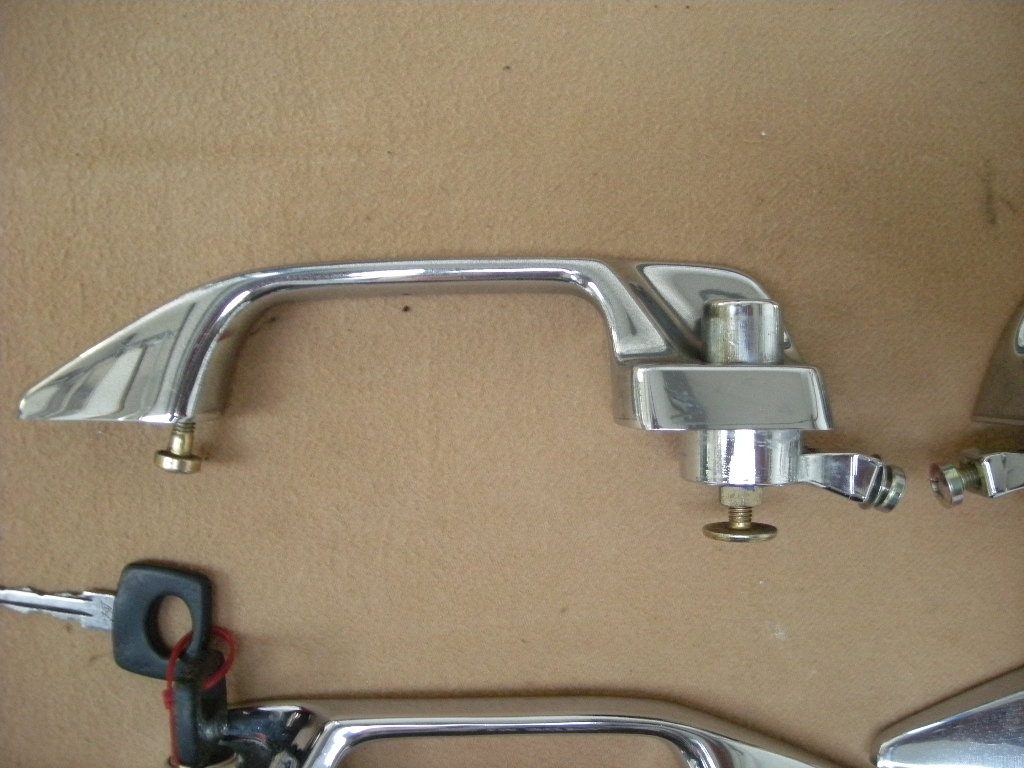 Türgriffe Satz (4 Griffe) und ein Heckdeckelschloss für Mercedes W115 – Bild 6